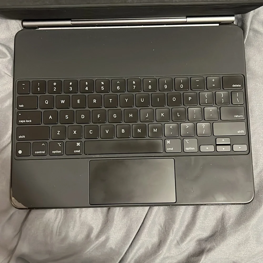 apple magic keyboard - compatible with ipad pro 12.9”